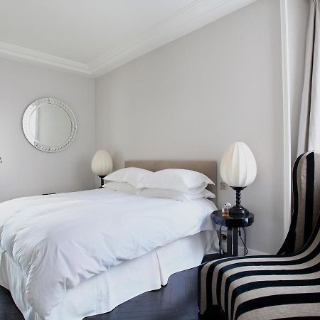 Outstanding 2 Bedrooms With A Terrific Eiffel Tower View パリ エクステリア 写真