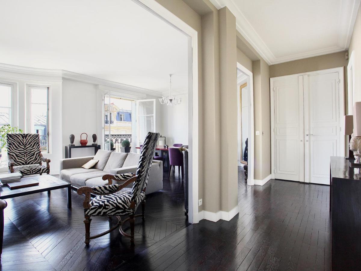 Outstanding 2 Bedrooms With A Terrific Eiffel Tower View パリ エクステリア 写真
