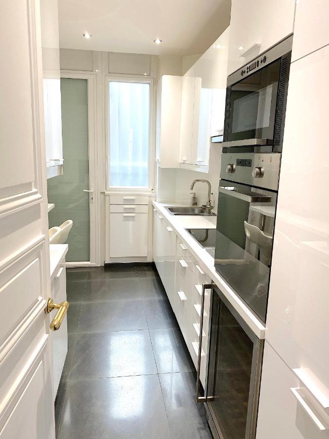Outstanding 2 Bedrooms With A Terrific Eiffel Tower View パリ エクステリア 写真
