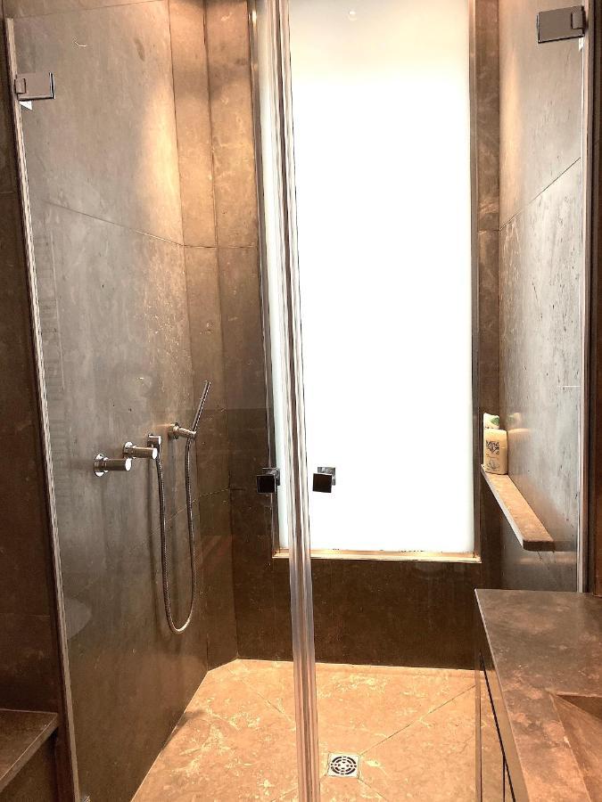 Outstanding 2 Bedrooms With A Terrific Eiffel Tower View パリ エクステリア 写真