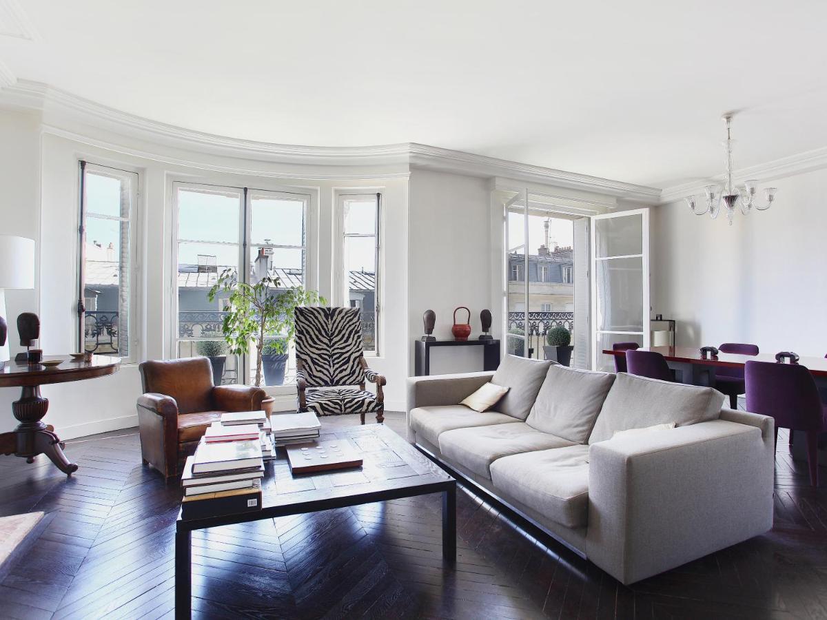 Outstanding 2 Bedrooms With A Terrific Eiffel Tower View パリ エクステリア 写真