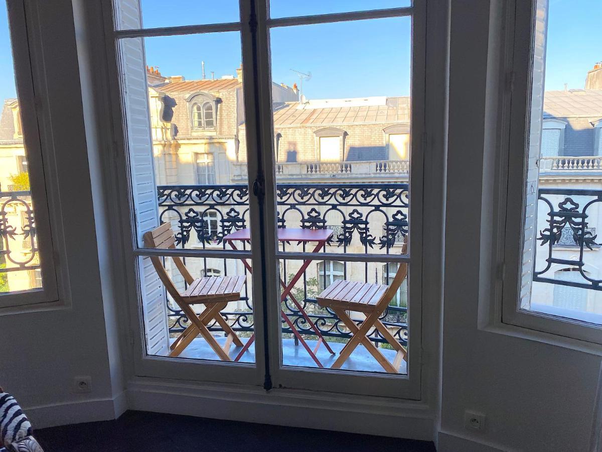 Outstanding 2 Bedrooms With A Terrific Eiffel Tower View パリ エクステリア 写真